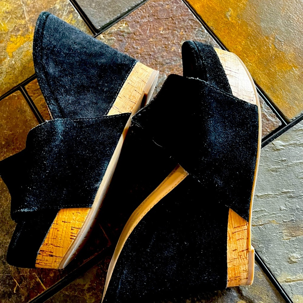 BCG suede wedges!